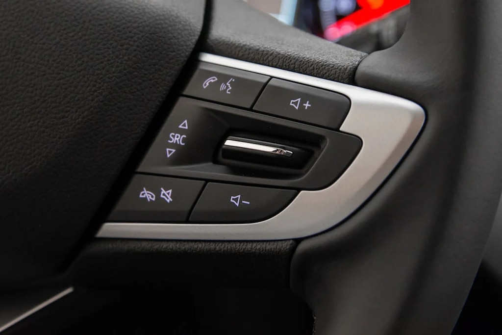 Controles no volante do Onix